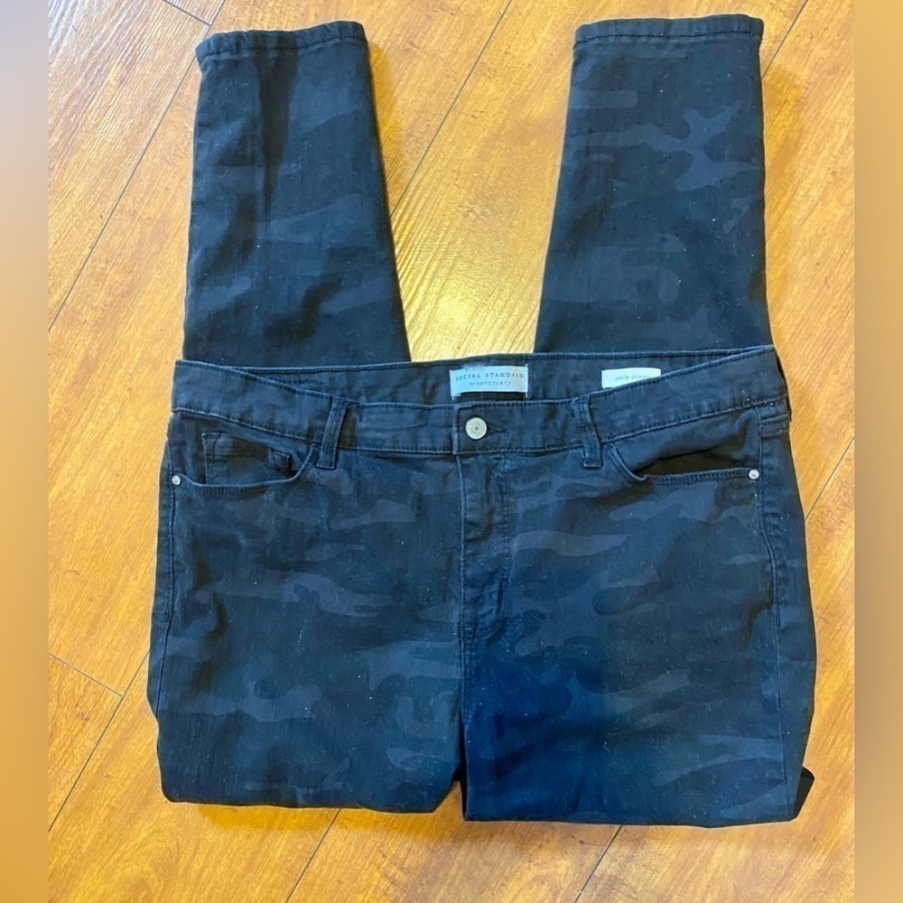 Sanctuary, social standard, ankle skinny camo jeans, size 16, black camouflage